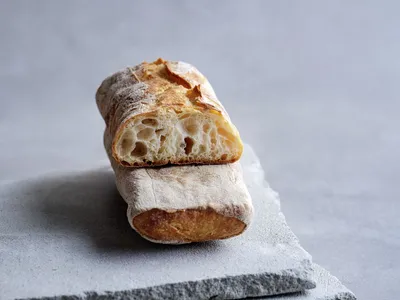 Ciabatta: A magas hidratáltságú, klasszikus olasz kenyér
